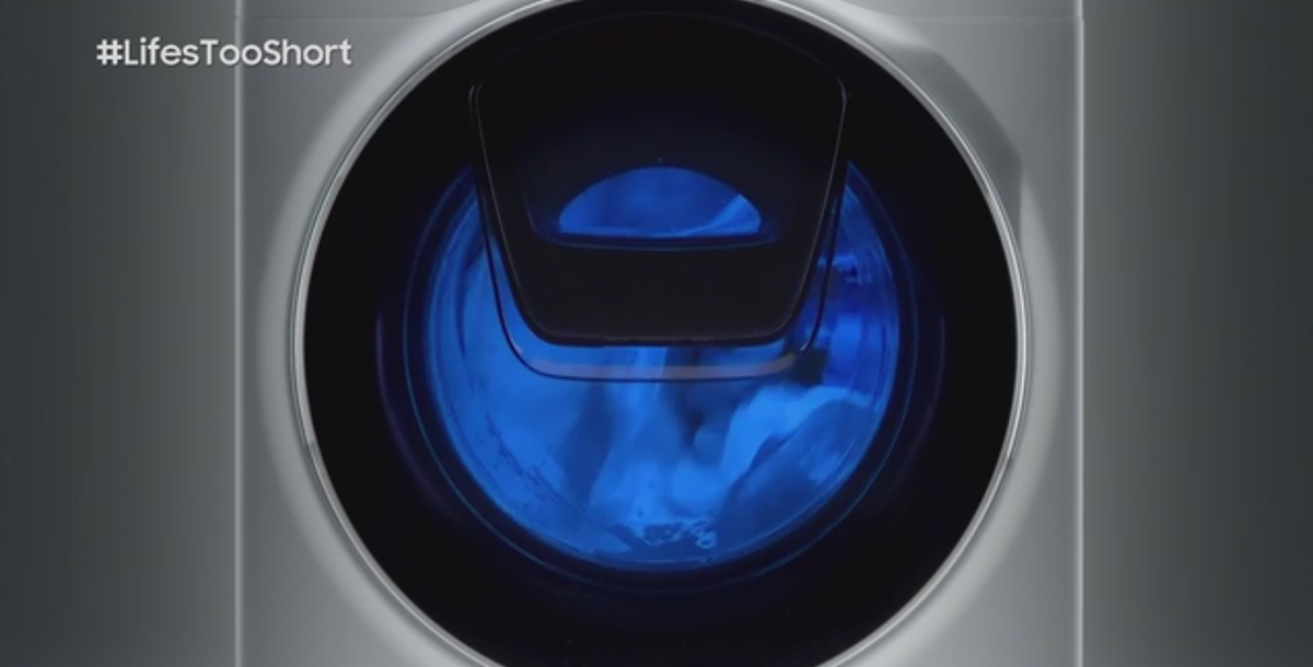 Самая длинная телереклама Samsung: смотрим на стирку