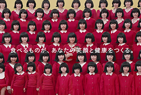 Одна жизнь в 72 лицах: необычная японская реклама