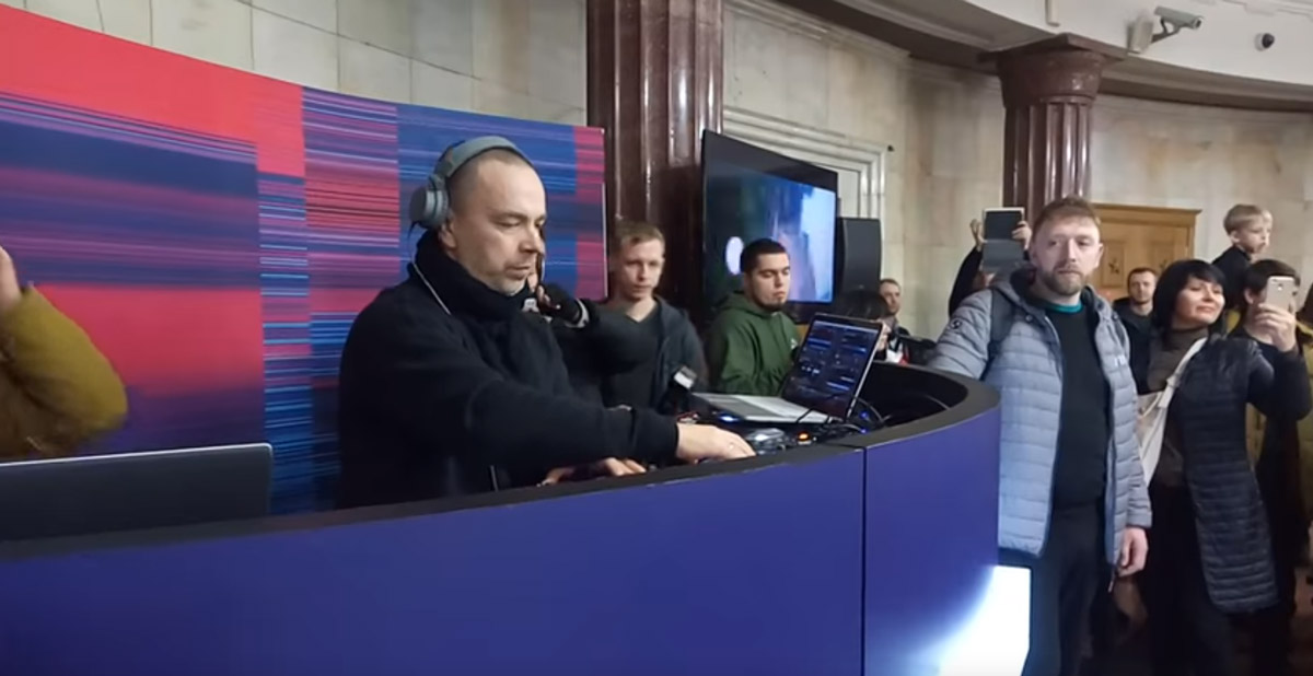 В столичном метрополитене организовали дискотеку в рамках проекта "Музыка в метро"