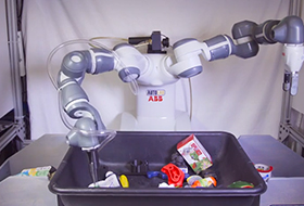 Калифорнийские ученые разработали робота, который быстро распознает и раскладывает любые предметы