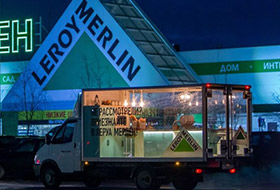 Leroy Merlin оборудовал кухни в прозрачных грузовиках