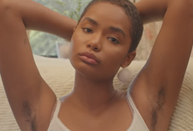 Бритвенный бренд разрушает стереотипы и показывает в рекламном клипе волосы на женских телах