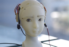 Создан робот, копирующий мимику человека при зрительном контакте